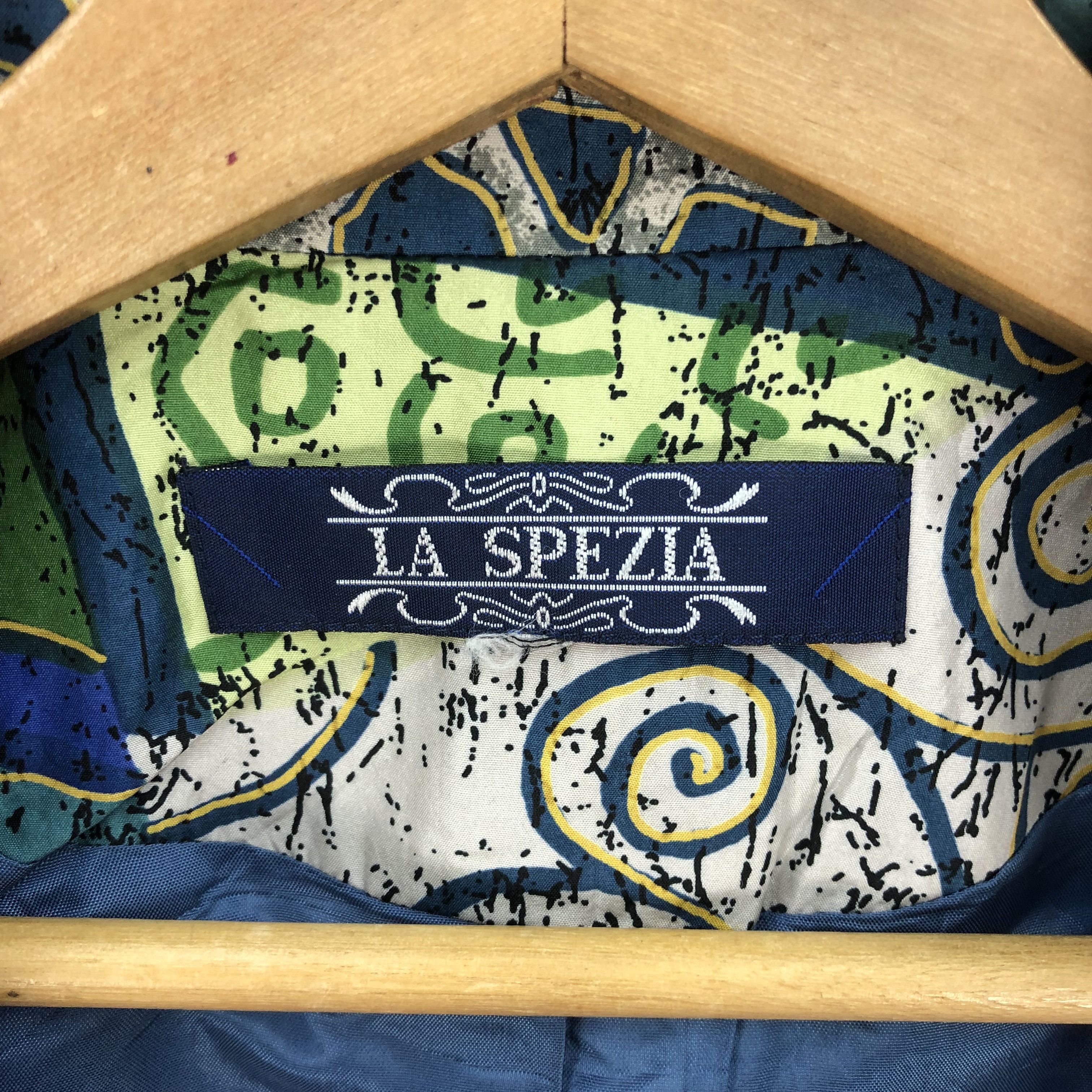 Japanese Brand Vintage La Spezia Satin Pop Arts Coat Jacket Size US L / EU 52-54 / 3 - 6 Thumbnail