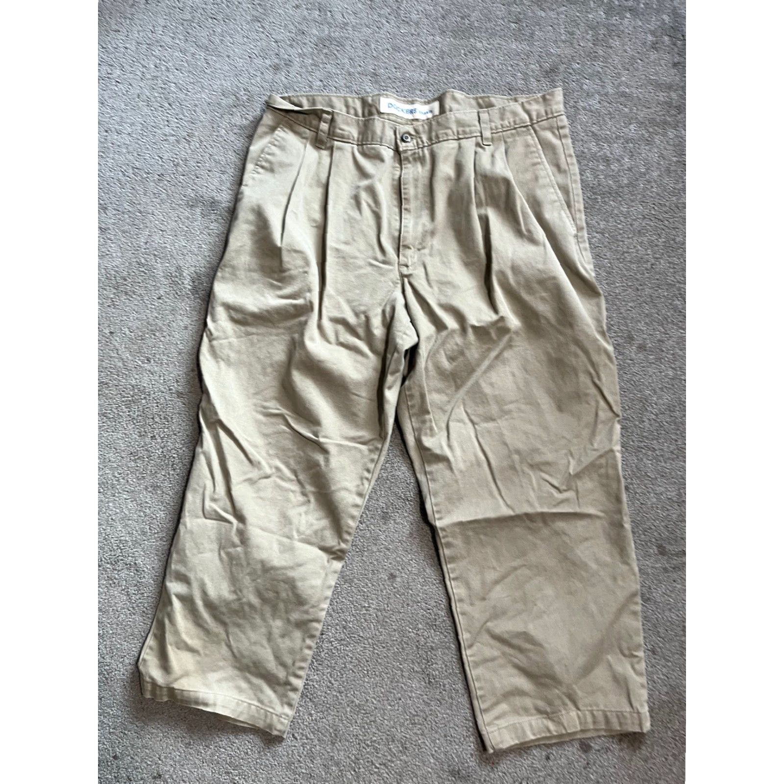 Dockers Dockers: Men’s 38x25 Beige Pleated Khaki Classic Fit Dress Pants Hemmed Size US 38 / EU 54 - 3 Thumbnail