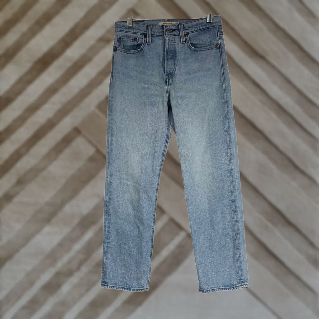 Vintage Levi's Premium Wedgie Straight Jeans Light Wash Blue High Rise Denim Size 26 Women's 5-Pocket Size 26" / US 2 / IT 38 - 1 Thumbnail