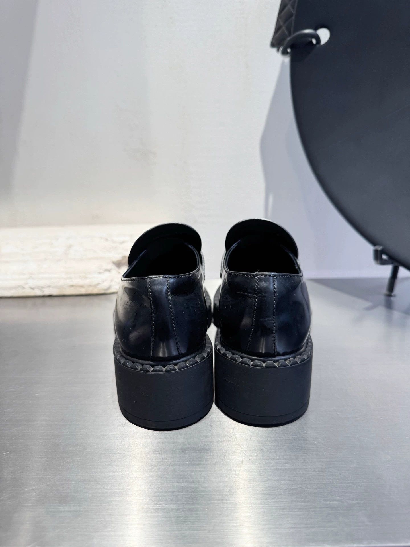 Prada Prada black loafers 36 EU pre-owned Size US 5 / IT 35 - 3 Thumbnail