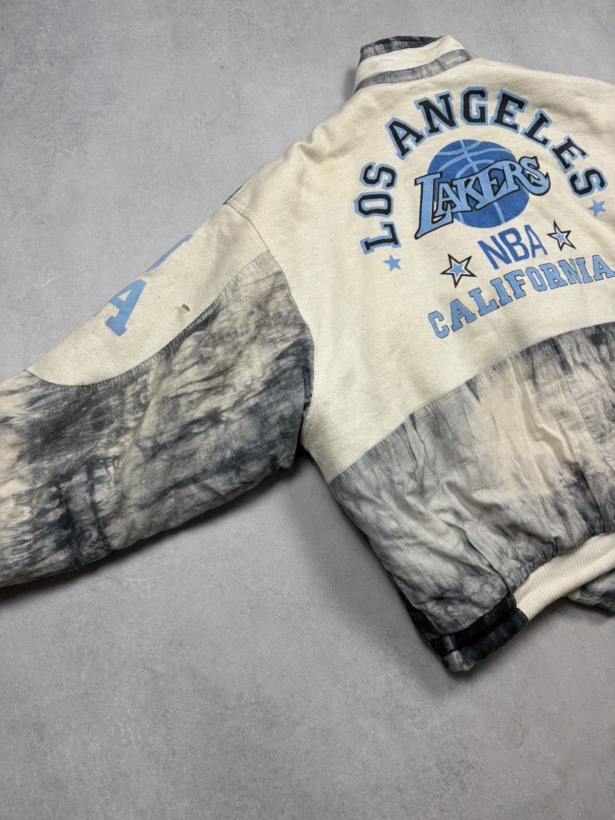 NBA Vintage Los Angeles Lakers NBA Jacket USA Tie Dye Thrashed Size US XL / EU 56 / 4 - 7 Thumbnail