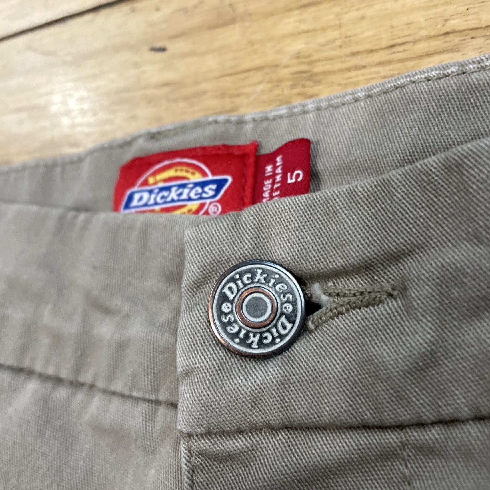 Dickies DICKIES Shorts Beige Classic Preppy Y2k Skate School Bermuda Chino 30 in Size 5 Women's Bermuda 30 Beige Dickies Shorts Size 27" / US 4 / IT 40 - 3 Thumbnail