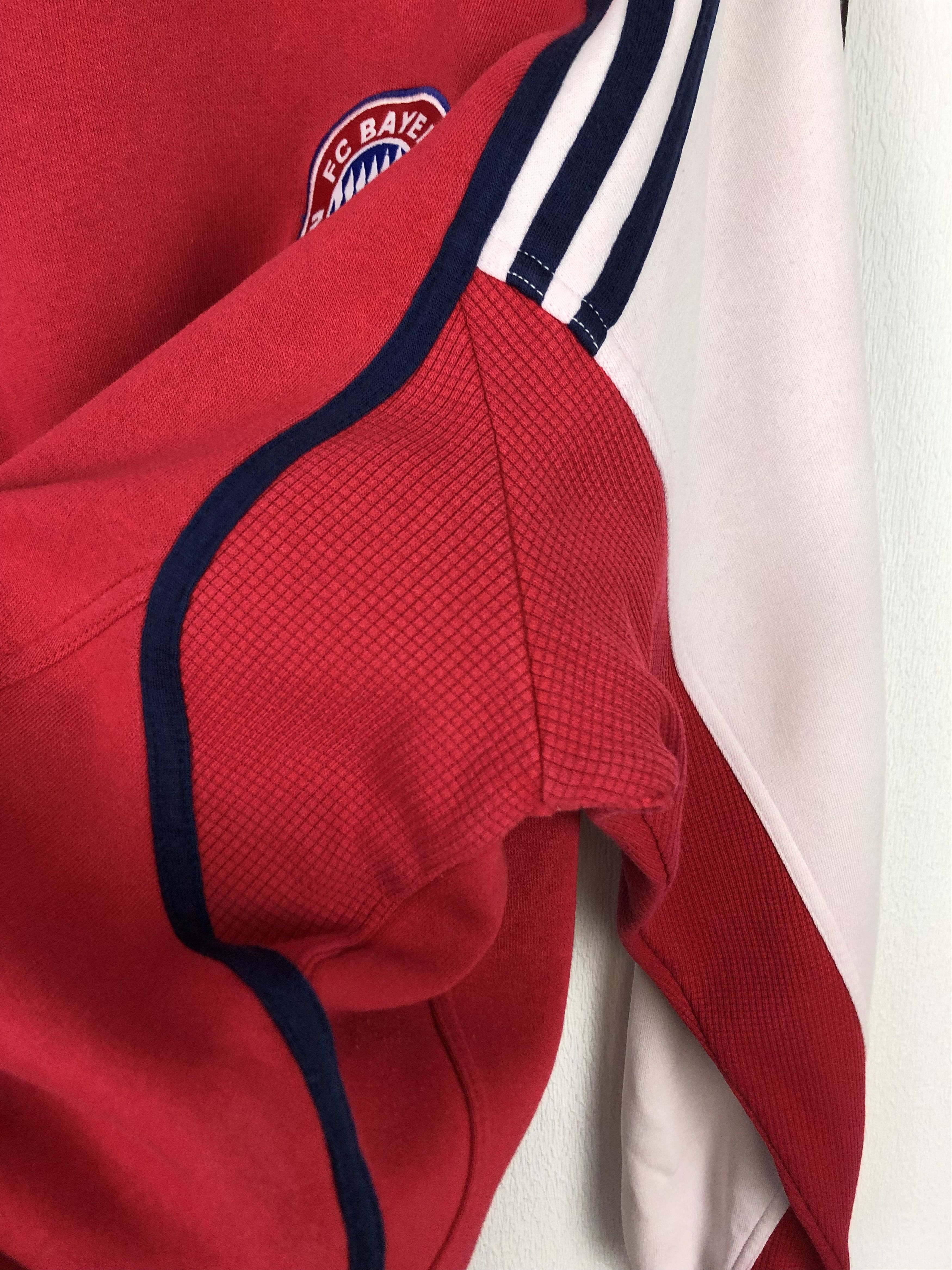 Adidas Vintage Adidas Bayern Munich Football Sweatshirt Crewneck Size US L / EU 52-54 / 3 - 7 Thumbnail