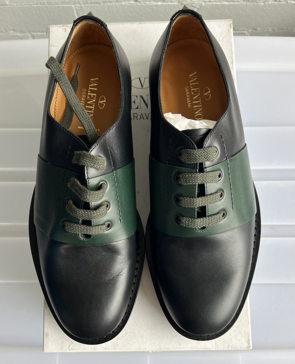 Valentino Valentino green and black shoe in leather Size US 10 / EU 43 - 2 Thumbnail