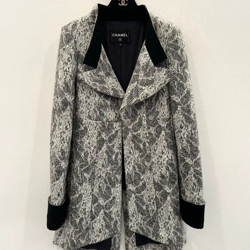Chanel Chanel Black Wool Jacket for Women 0089 Size M / US 6-8 / IT 42-44 - 1 Thumbnail
