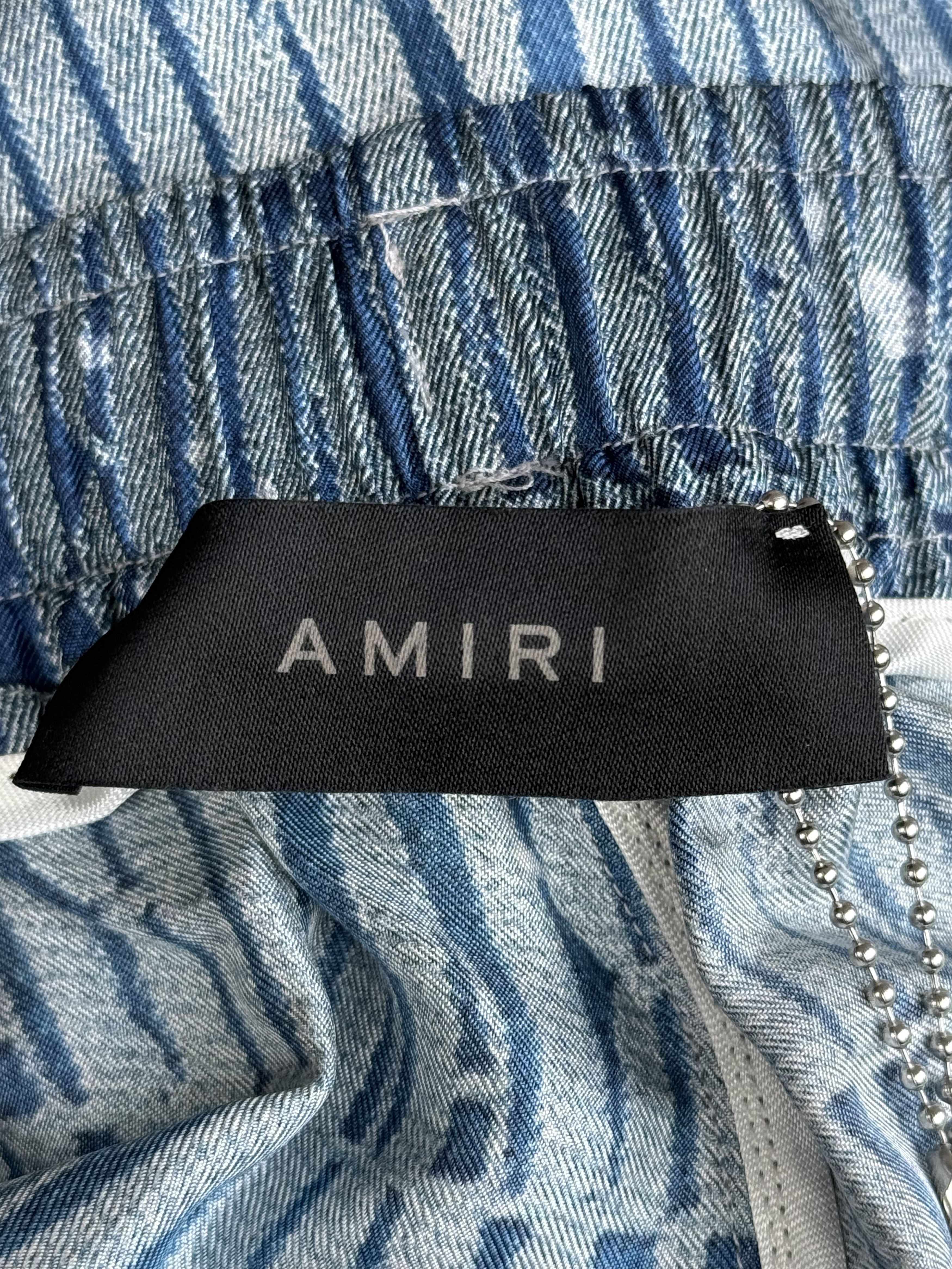 Amiri Amiri Blue & White Gradient Logo Shorts Size US 36 / EU 52 - 3 Thumbnail
