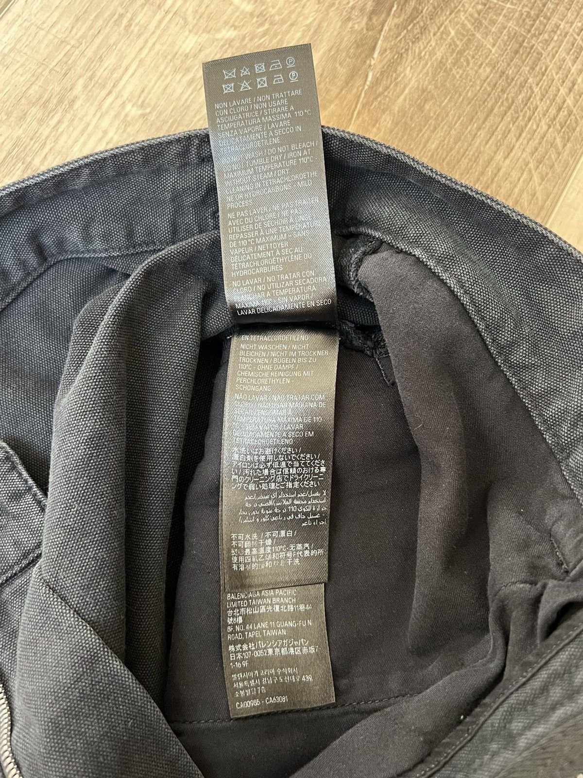 Balenciaga Balenciaga Fall23 Cropped skater pants Size US 28 / EU 44 - 9 Thumbnail
