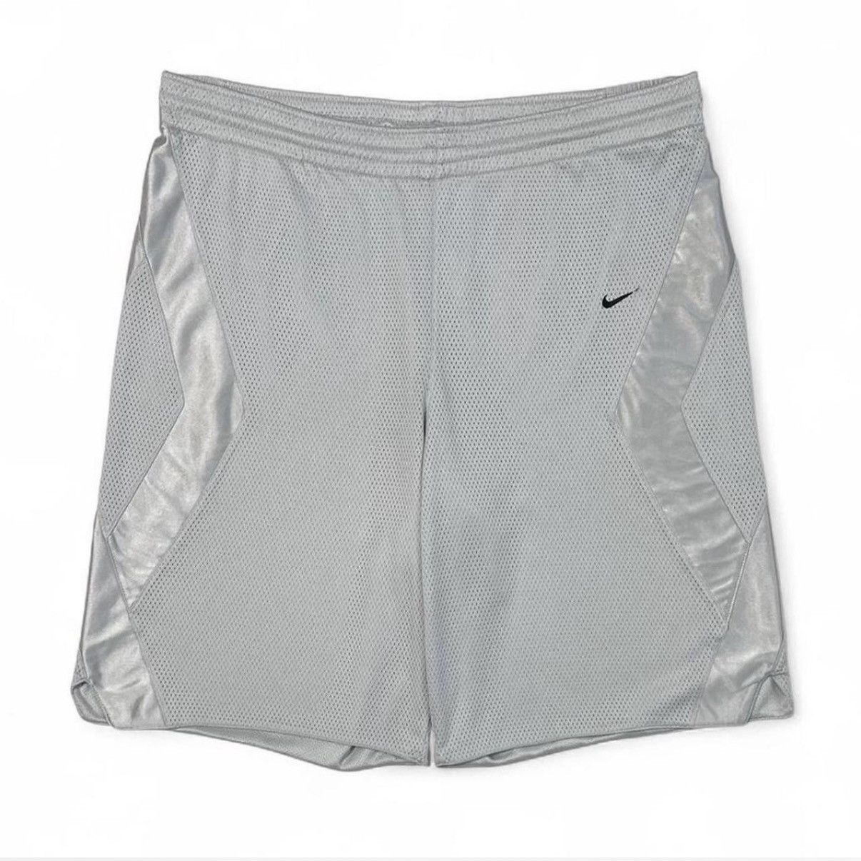 Nike Vintage Early 2000s Silver Accented Baggy Basketball Shorts Size US 32 / EU 48 - 2 Thumbnail