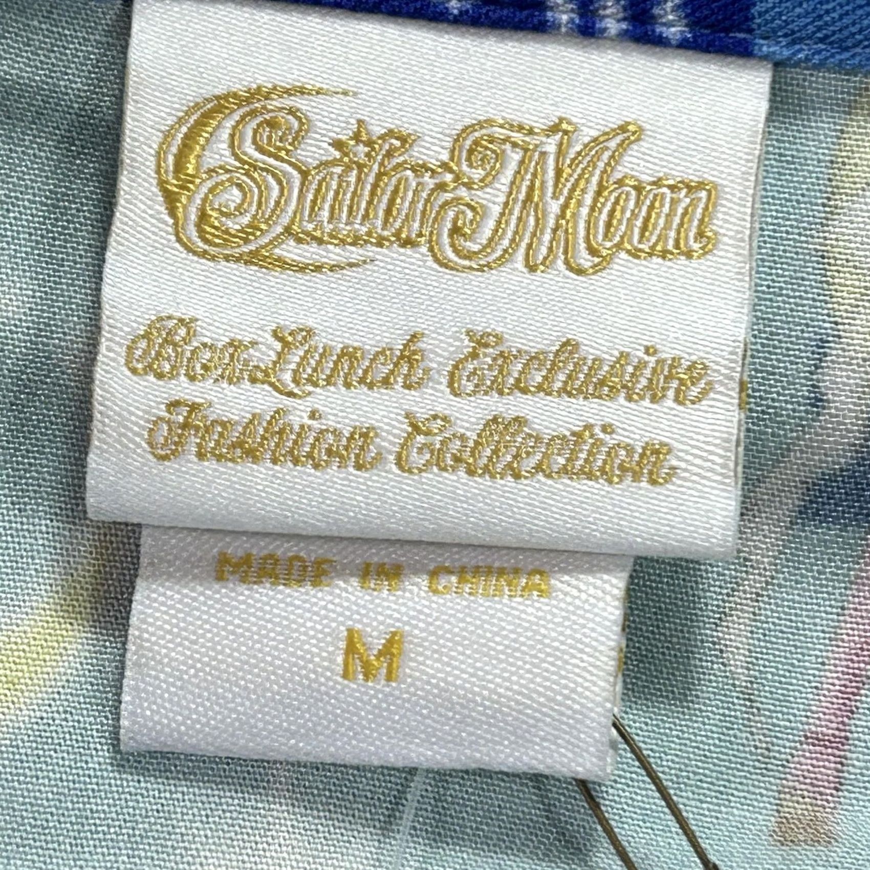 Vintage VINTAGE Sailor Moon Shirt Mens Medium Blue Button Up Short Sleeve BoxLunch Exclusive Size US M / EU 48-50 / 2 - 4 Thumbnail