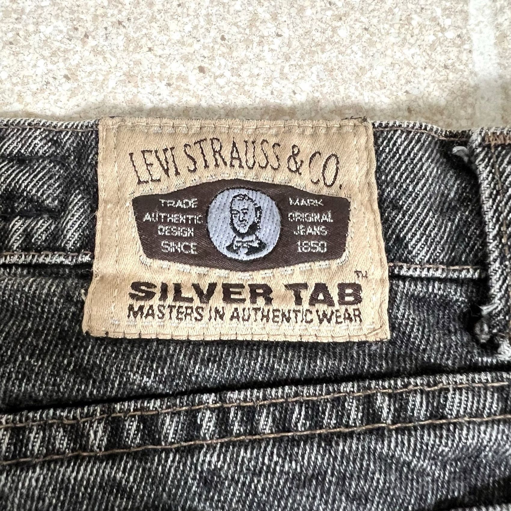 Denime VINTAGE Levis Silvertab Jeans Mens 30 X 26 Black Denim Made in USA Button Fly Jeans Mens Black Denim 90s USA Size US 30 / EU 46 - 4 Thumbnail