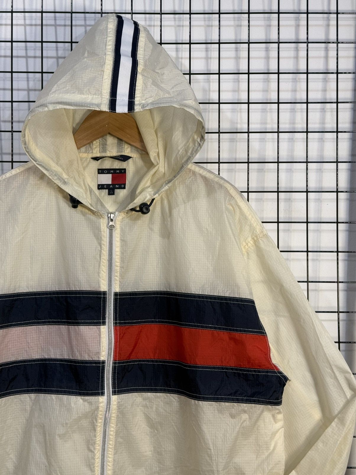 Tommy Hilfiger Tommy Hilfiger vintage 90's flag logo windbreaker jacket. Size US L / EU 52-54 / 3 - 2 Thumbnail