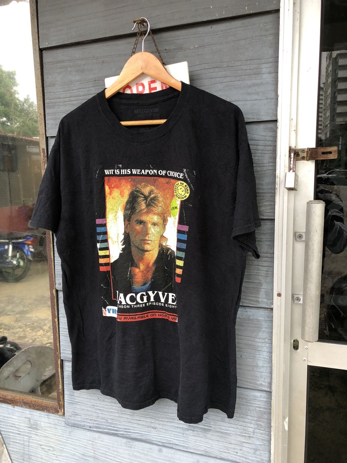 Vintage VINTAGE Y2K MACGYVER VHS MOVIE TEE Size US XL / EU 56 / 4 - 3 Thumbnail