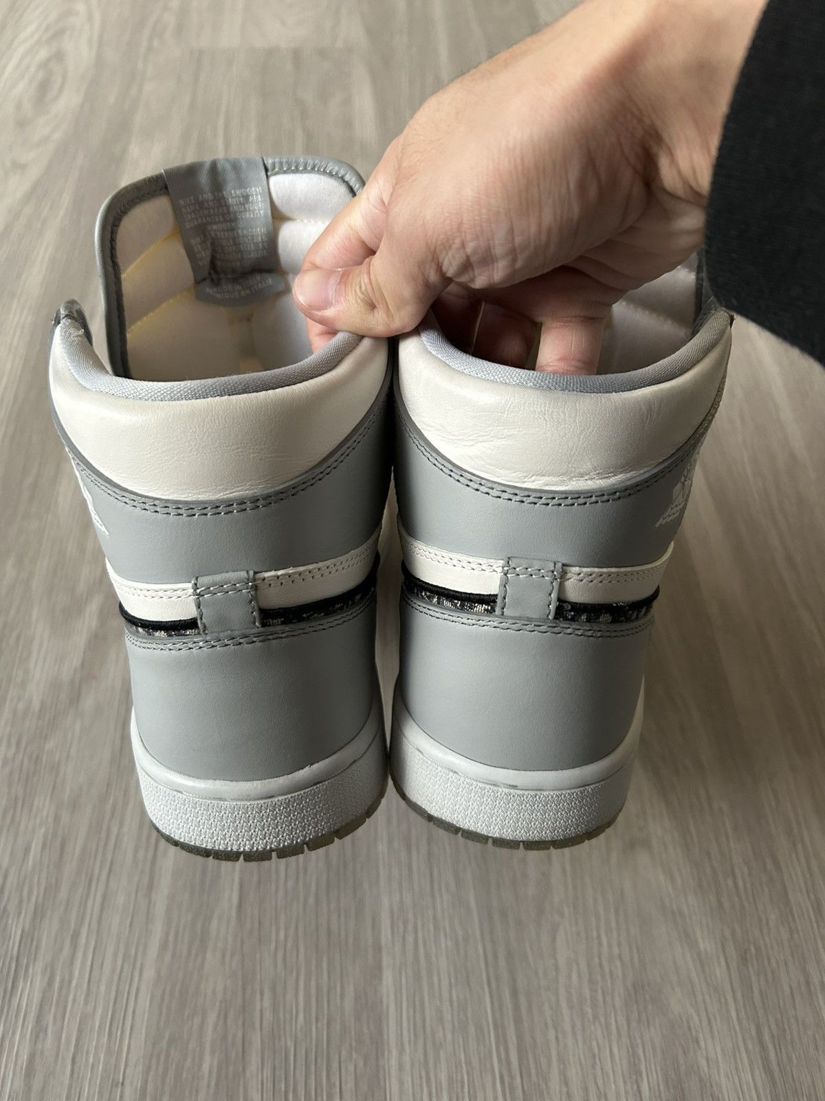 Dior × Jordan Brand Dior x Air Jordan Retro 1 High Size 8.5 Size US 8.5 / EU 41-42 - 5 Thumbnail