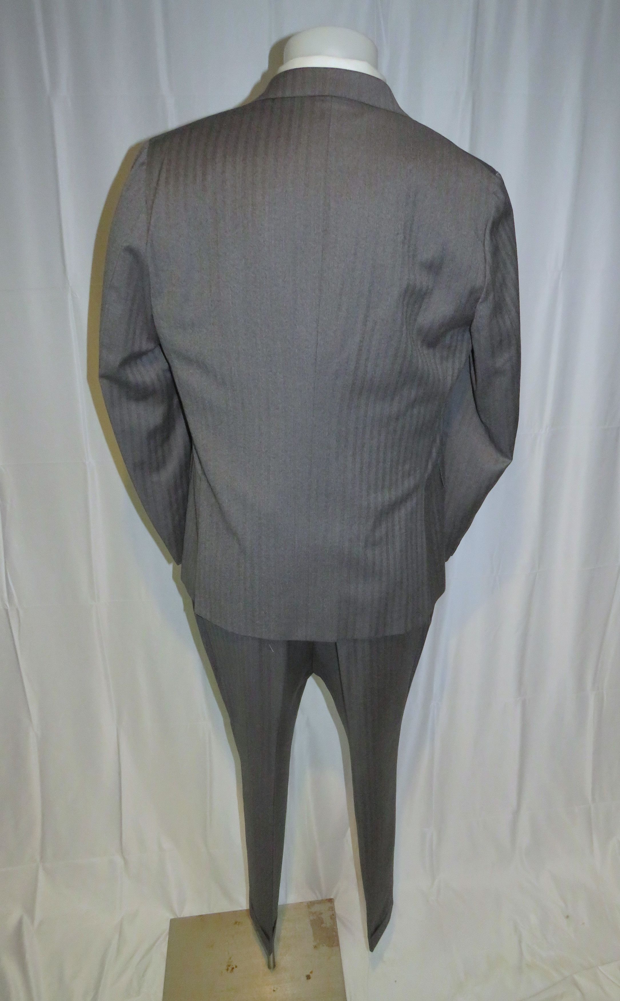 Ermenegildo Zegna Firen Very Recent Gray Herringbone Three Roll Two Suit 44R Size 44R - 2 Thumbnail