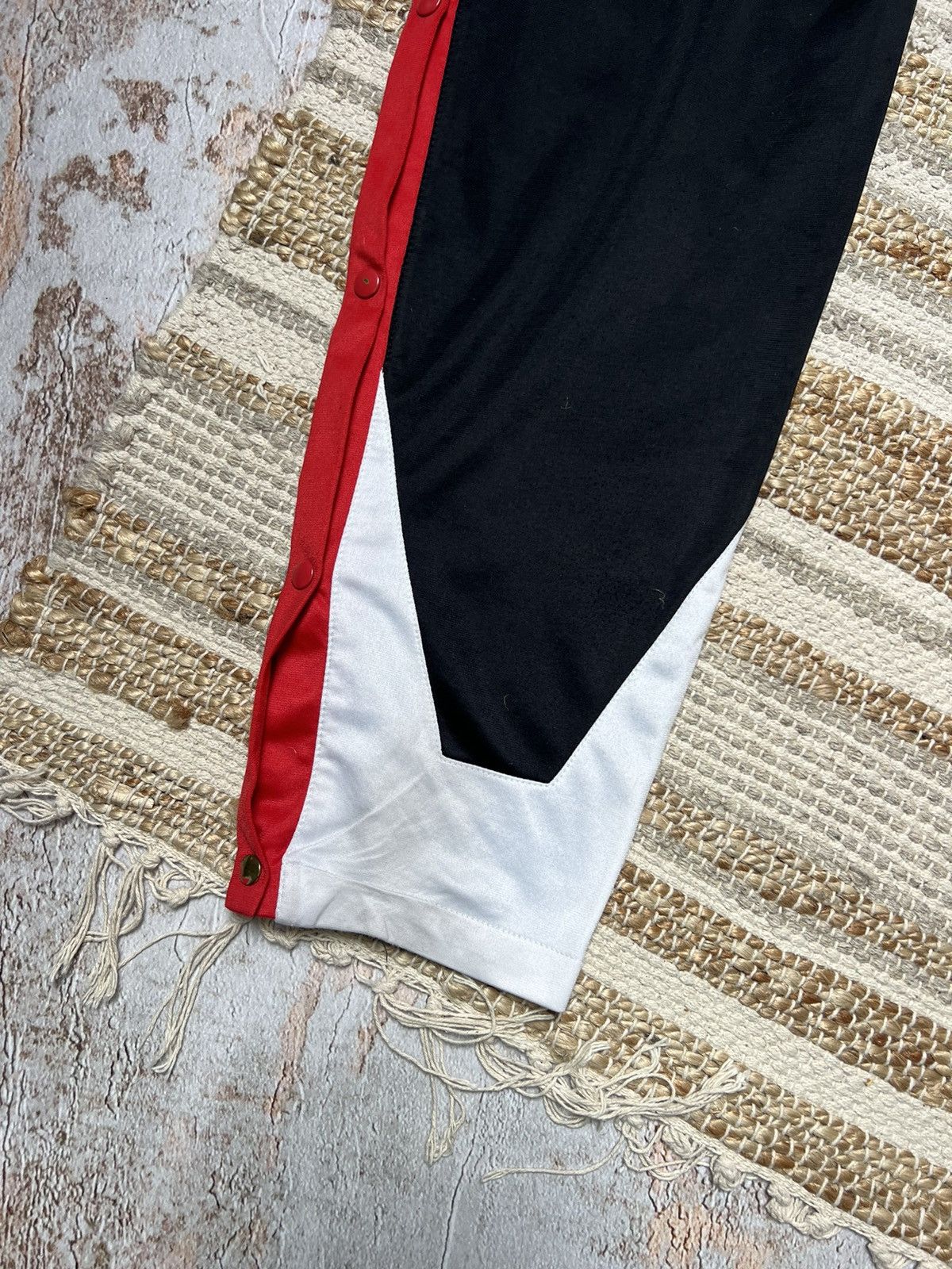 Champion × NBA × Vintage Champion Chicago Bulls vintage sweatpants Size US 32 / EU 48 - 7 Thumbnail