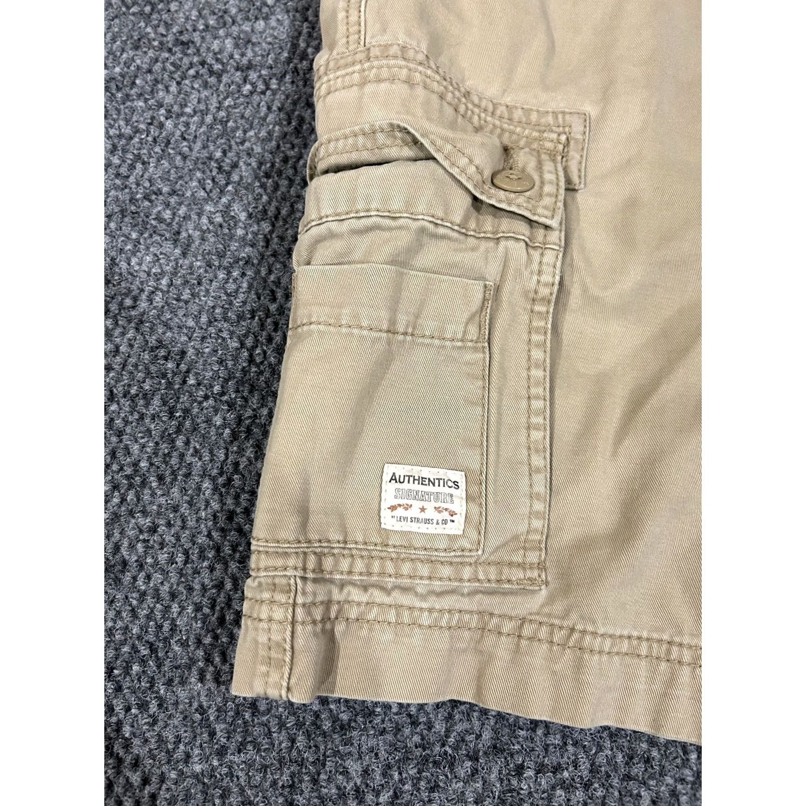 Levi's Levi's Cargo Shorts Mens 38 Khaki Cotton Casual Utility Flat Front Pockets Beige Army Inseam 10in Regular Size 38 Men Size US 38 / EU 54 - 3 Thumbnail