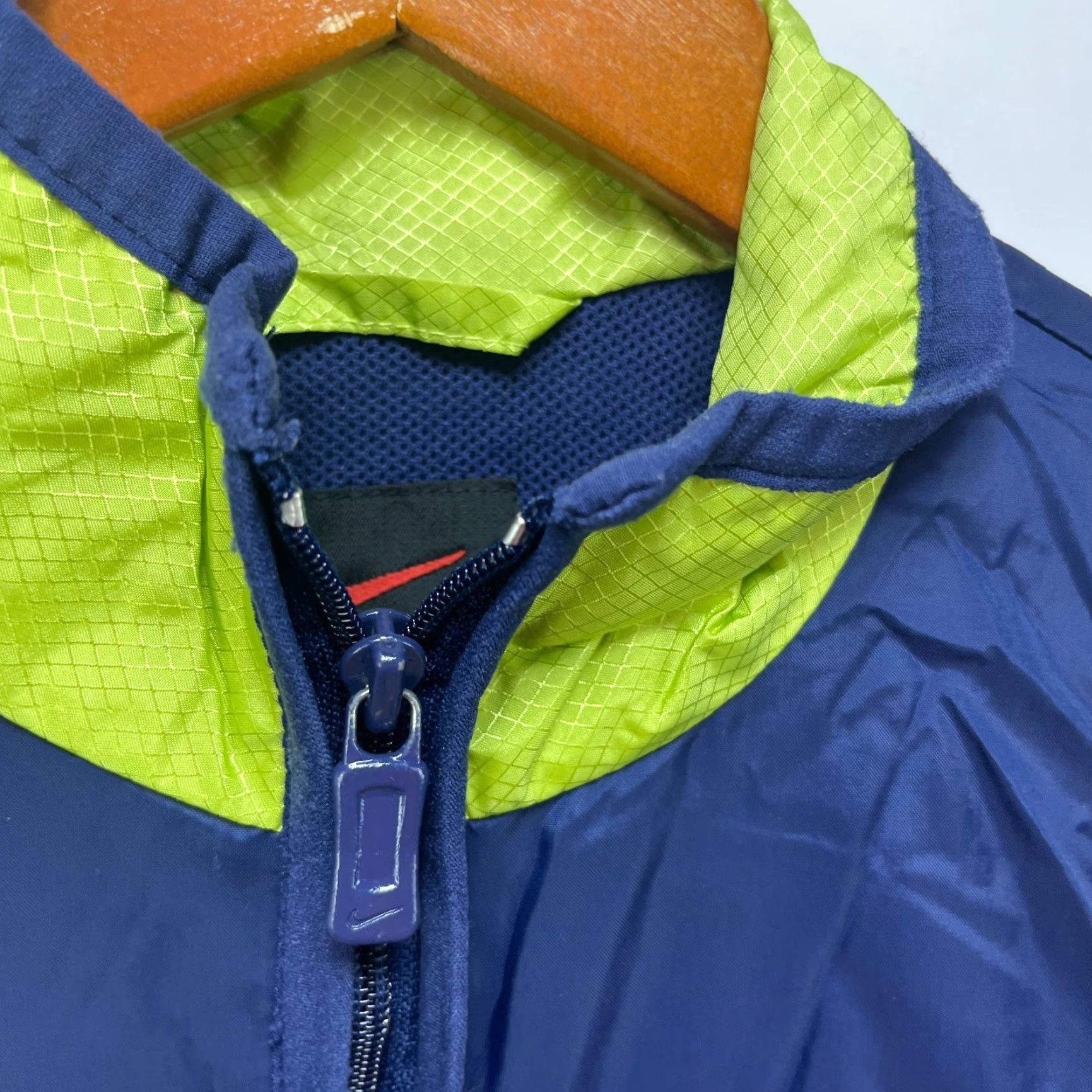 Nike VINTAGE Nike Windbreaker Jacket Womens S Green 90s Hooded Full Zip Regular Size S / US 4 / IT 40 - 4 Thumbnail