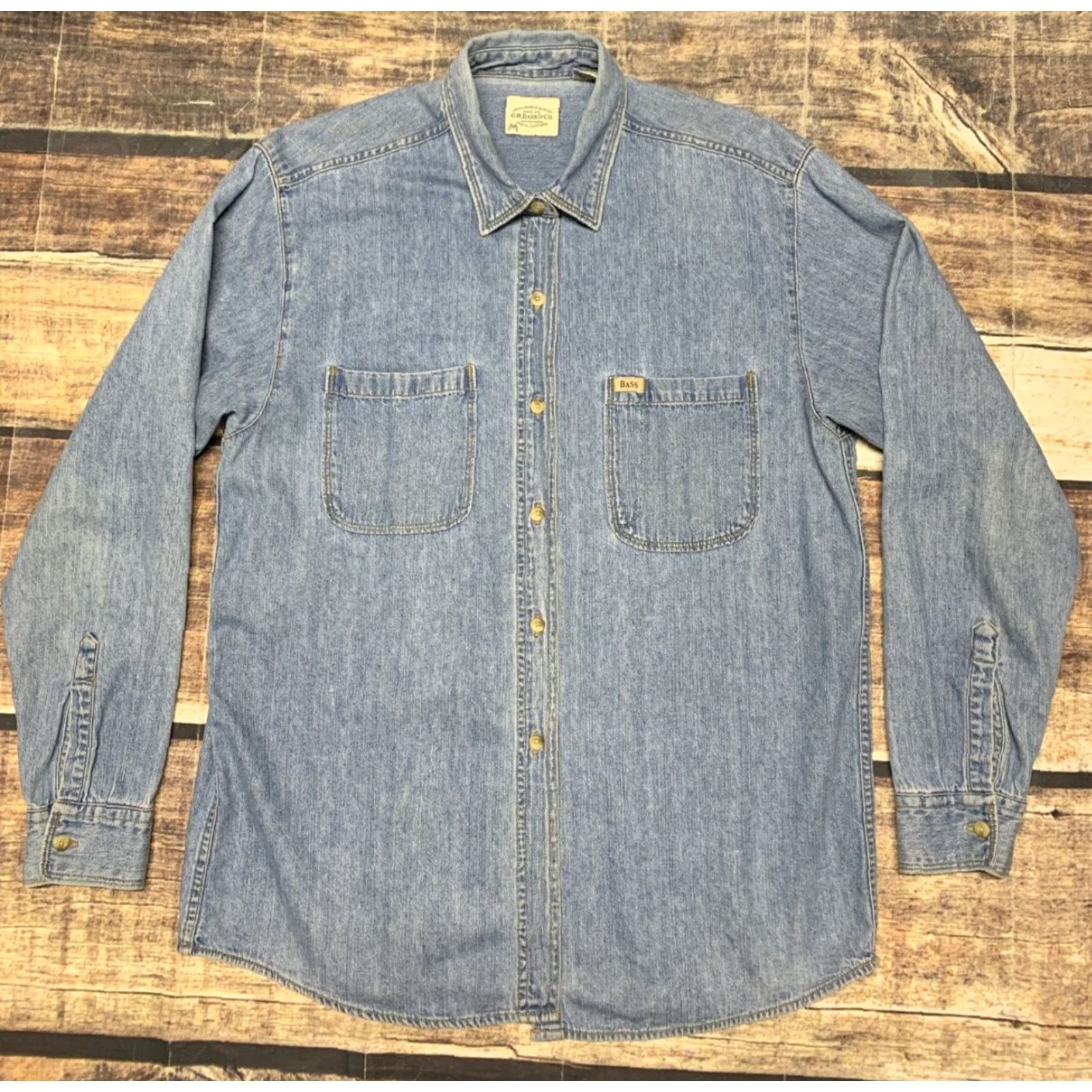 Vintage G.H. Bass Woman’s Button-Up Shirt Sky Blue Size Small 2 Front Pockets Bass Tab Womens Shirt Regular Size S / US 4 / IT 40 - 2 Thumbnail