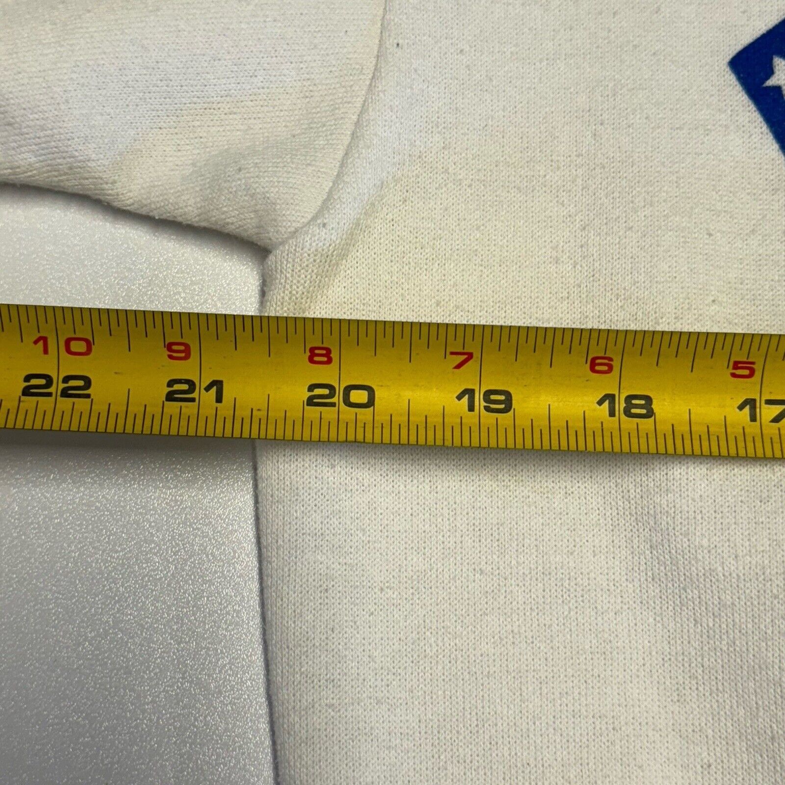 Vintage Vintage 90s American & Proud Sweatshirt Mens Large White Cre Size US L / EU 52-54 / 3 - 12 Thumbnail