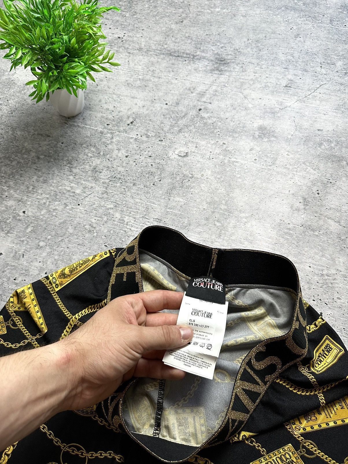Versace Jeans Couture Versace Jeans Couture Logomania Print Cycling Y2K Shorts Size 32" / US 10 / IT 46 - 4 Thumbnail