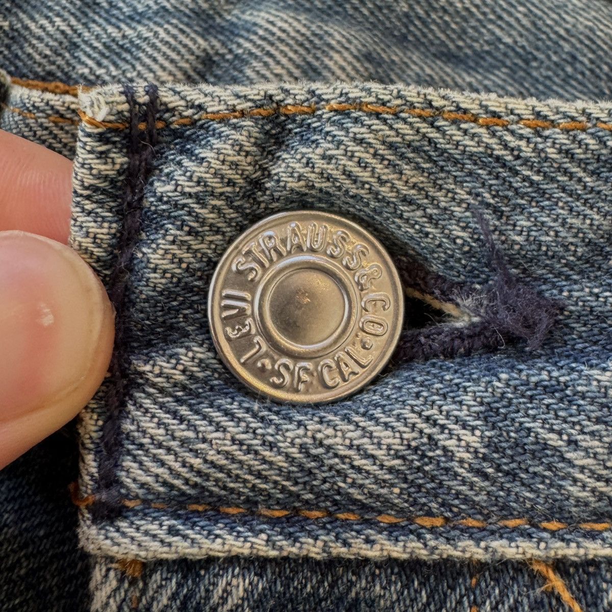 Levi's RARE 1980’s LEVIS 501 DISTRESSED Size US 31 - 6 Thumbnail