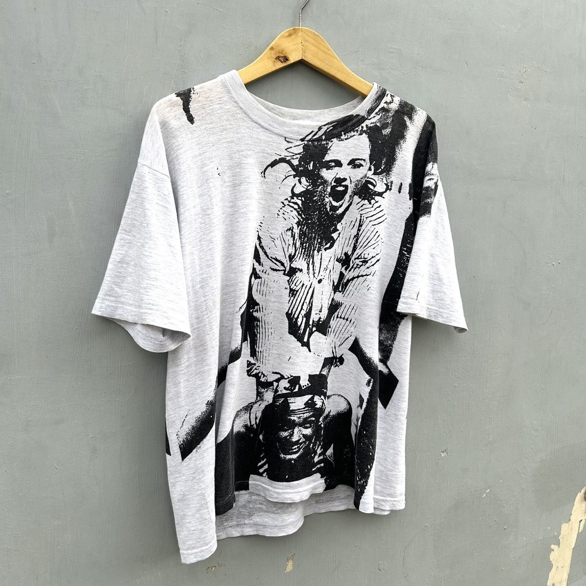 Vintage Vintage 90s Tshirt Marilyn Monroe AOP Builtup Size US L / EU 52-54 / 3 - 3 Thumbnail