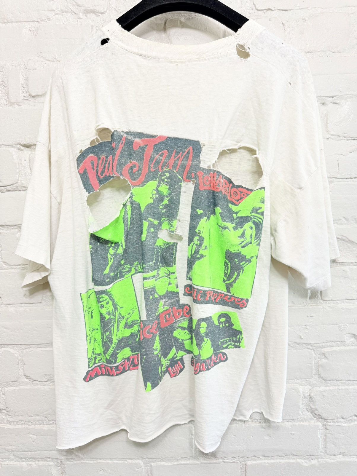 Vintage Vintage 1992 Lollapalooza thrashed shirt Size US XXL / EU 58 / 5 - 3 Thumbnail
