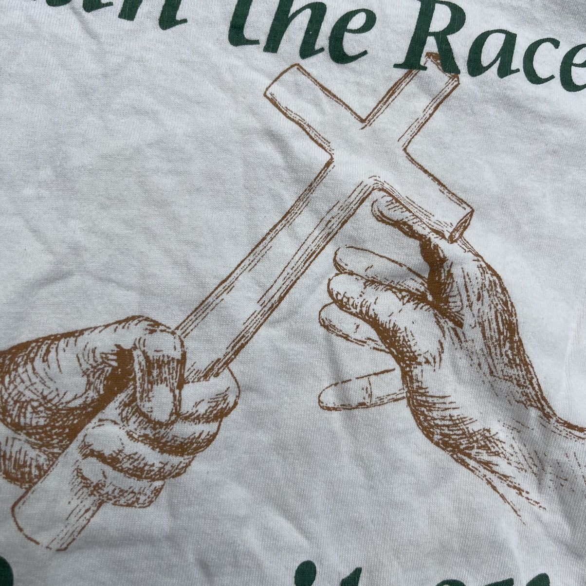 Fruit Of The Loom Vintage 90s RUN THE RACE PASS IT ON Single Stitch Shirt Size US XL / EU 56 / 4 - 3 Thumbnail