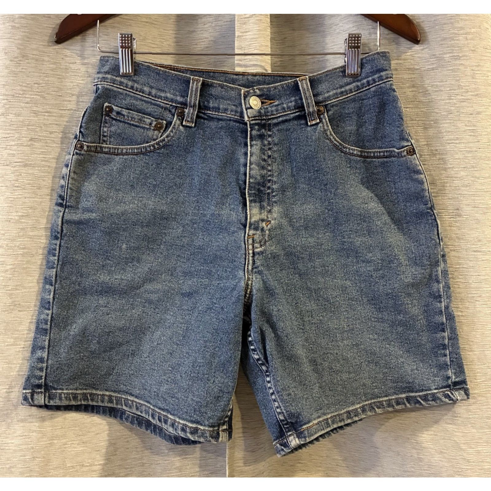 Levi's VINTAGE Levi's Bermuda Shorts Womens 6 High Rise 951 Denim Light Wash 90s Relaxed 27in Waist Blues Size 27" / US 4 / IT 40 - 2 Thumbnail