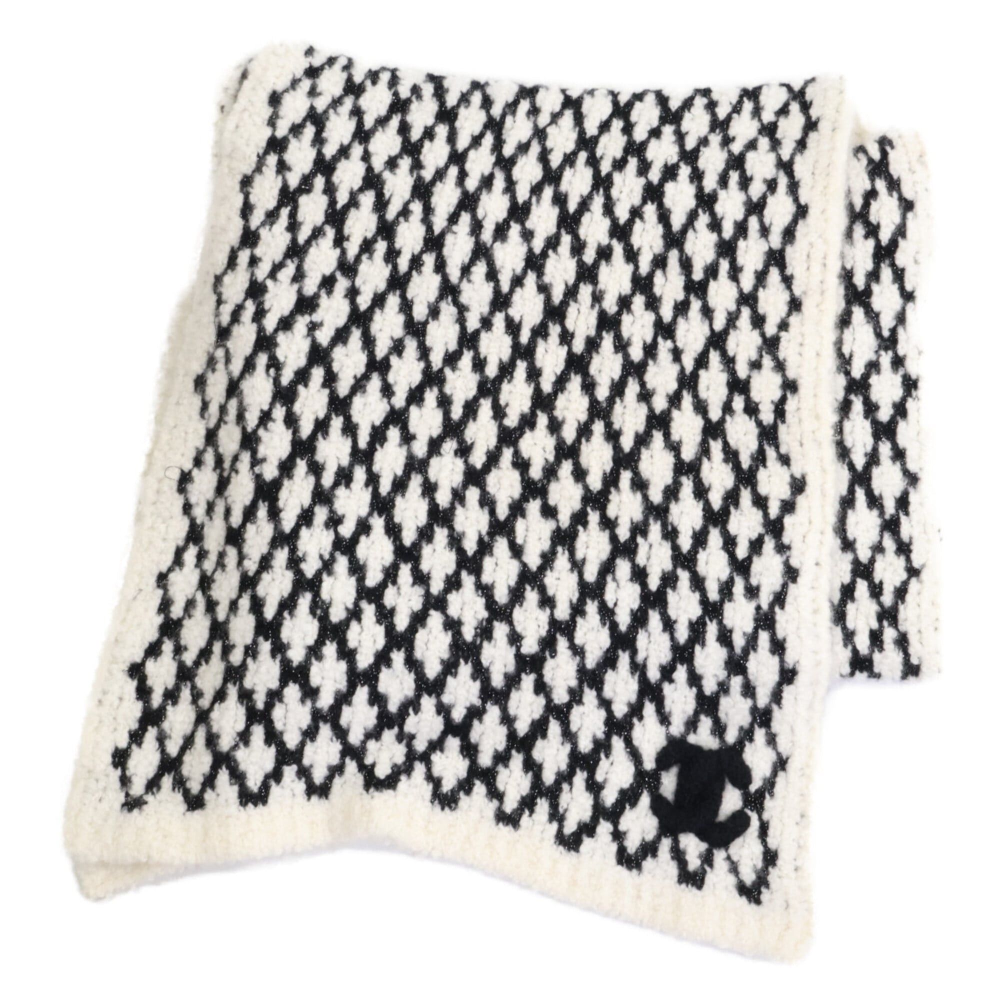 Chanel CHANEL cashmere scarf with Coco Mark, ivory x black, for women. Size ONE SIZE - 1 Thumbnail
