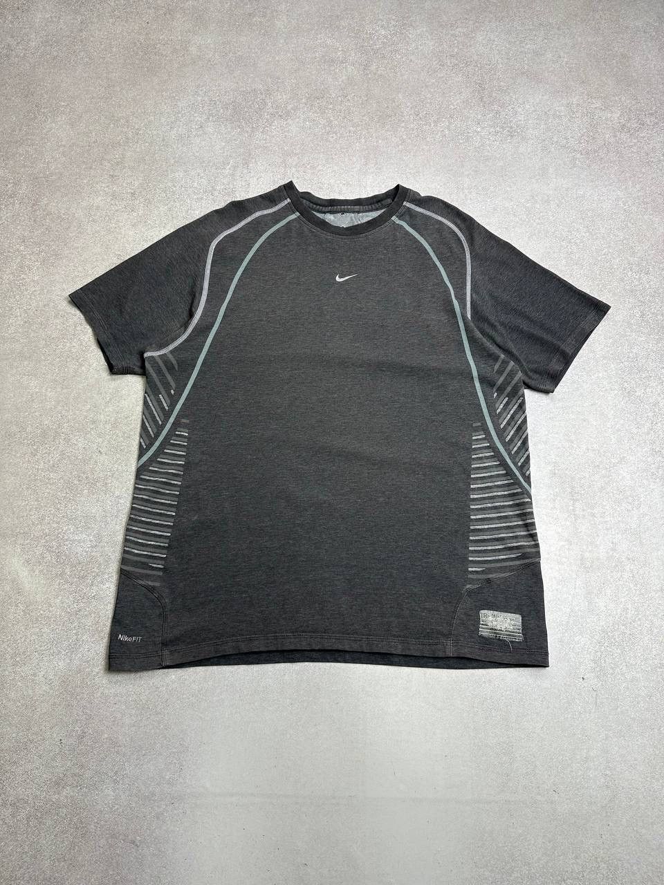 Nike Vintage Nike Central Swoosh Gray Y2K T-shirt L Size US L / EU 52-54 / 3 - 2 Thumbnail