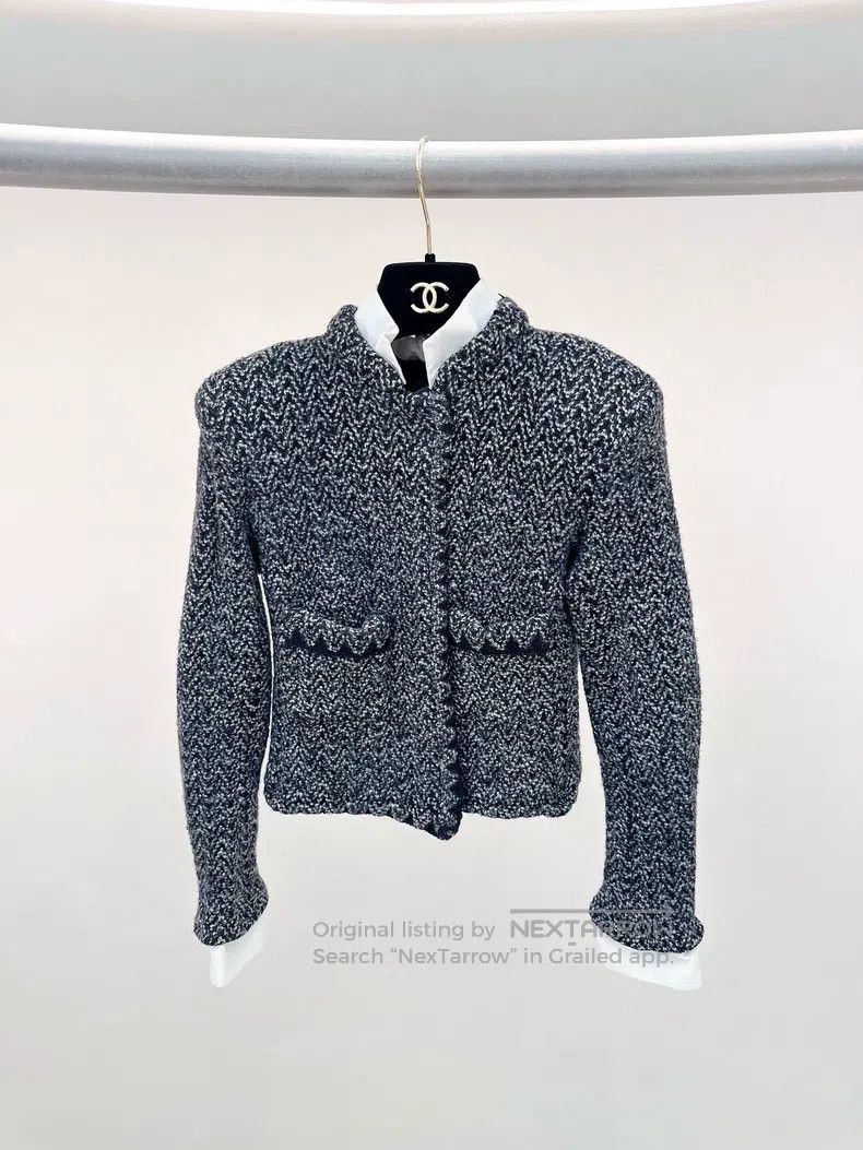 Chanel Chanel Metropolitan Series Grey Coat Size XS / US 0-2 / IT 36-38 - 1 Thumbnail