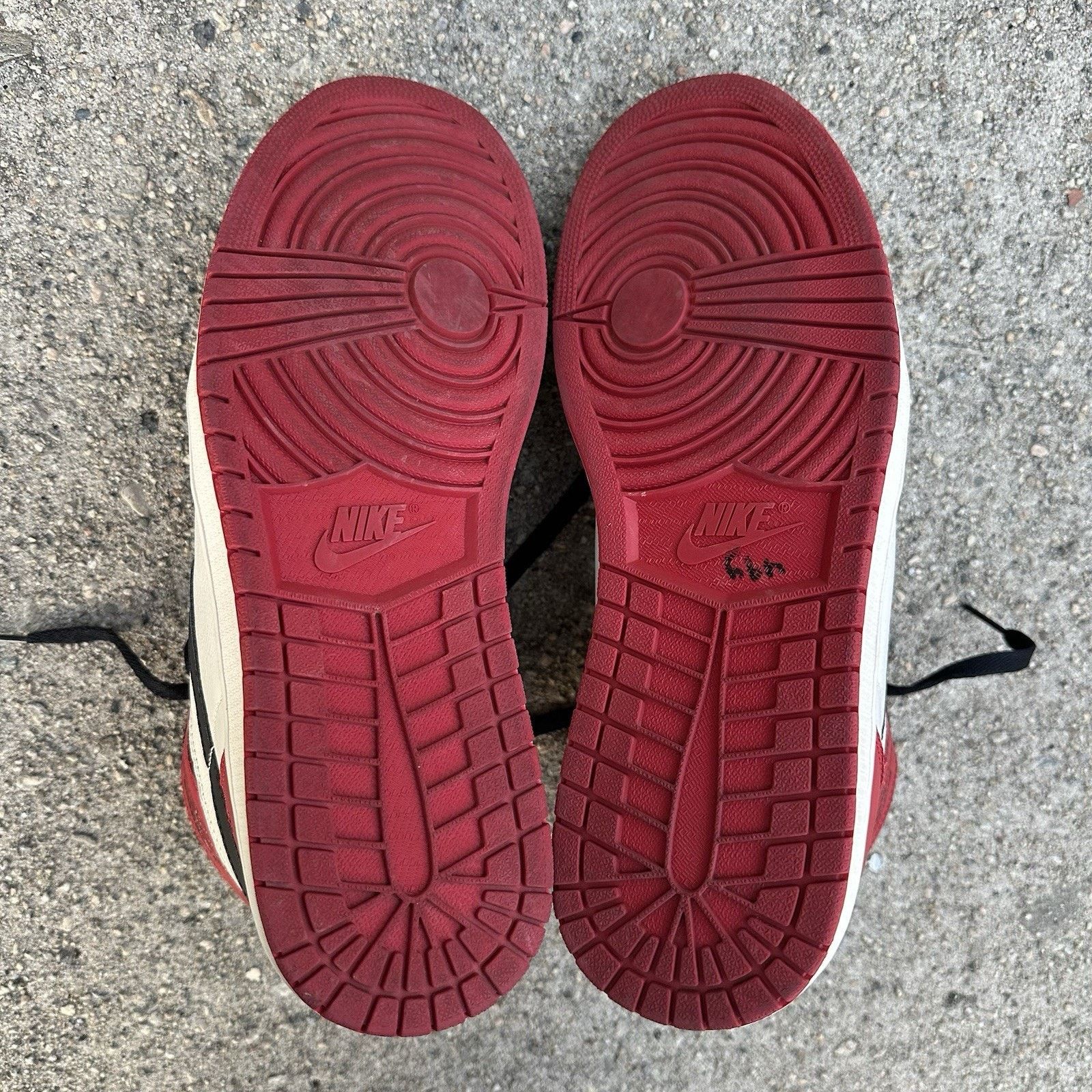 Jordan Brand × Nike Nike Air Jordan 1 Retro High OG ‘Bred Toe’ 2018 Shoes Size US 11 / EU 44 - 4 Thumbnail