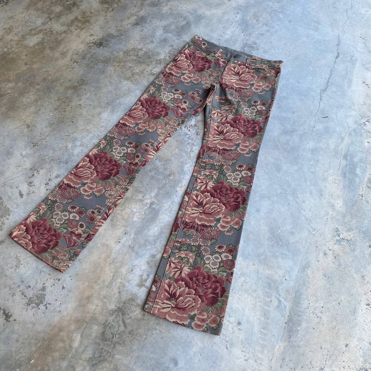 20471120 BJ5-22 Japan Flare CHEALSEA OLD FLOWERpant SLIMFIT LOWRISE Size US 28 / EU 44 - 2 Thumbnail