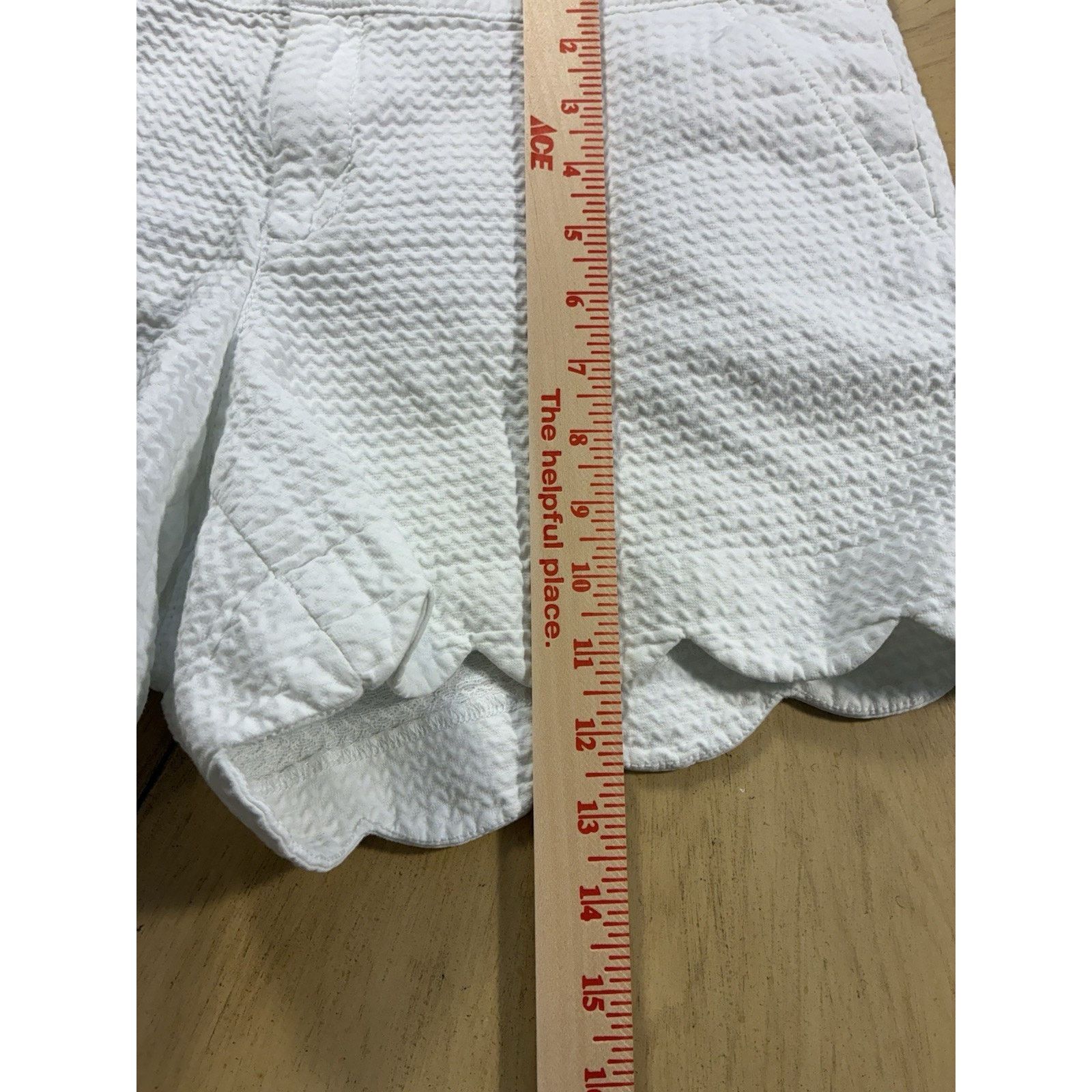Lilly Pulitzer Lilly Pulitzer Madison White Seersucker Scalloped Womens 10 Size 32" / US 10 / IT 46 - 9 Thumbnail