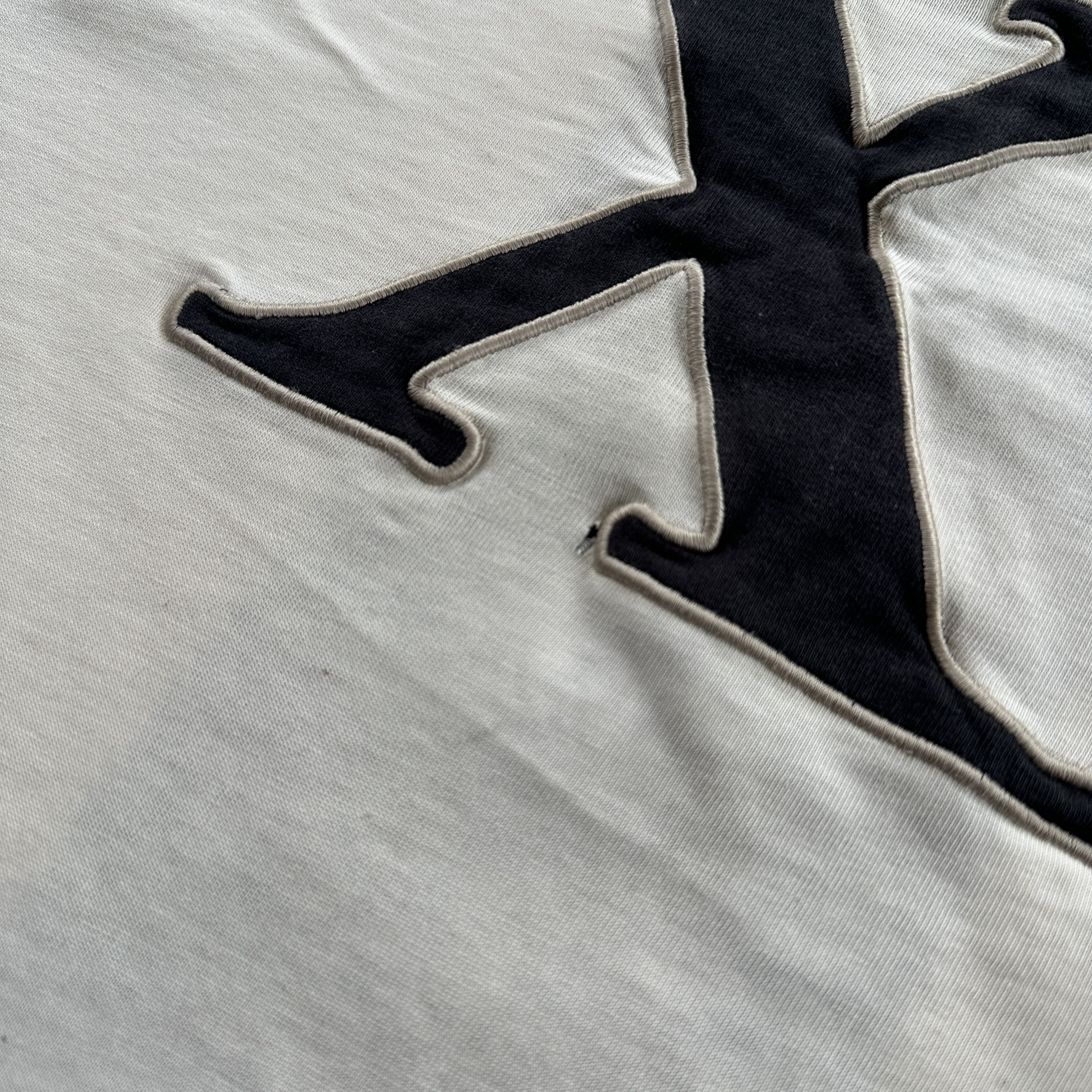 Nike Vintage Nike Juventus Long Sleeve Tee Centre Logo Faded XL Size US XL / EU 56 / 4 - 16 Thumbnail