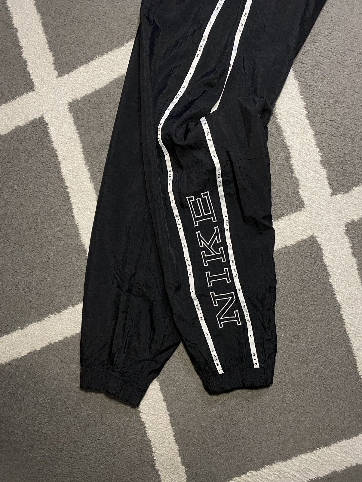 Nike × Vintage Nike swoosh Nylon Track Pants Sweatpants black womens M Size 26" / US 2 / IT 38 - 7 Thumbnail