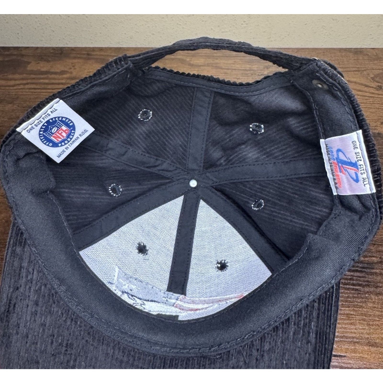 Logo Athletic Vintage Patriots Logo Athletic Corduroy Strapback Hat Size ONE SIZE - 4 Thumbnail