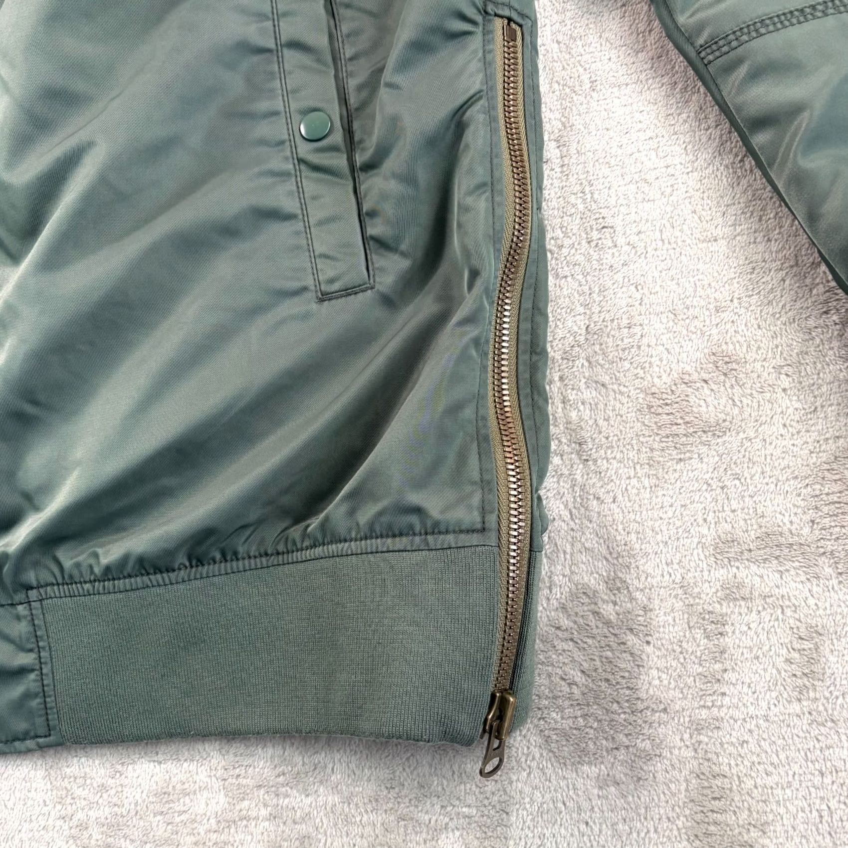 Vince Vince LongLine Aviator Bomber Jacket Men Large Green Full Zip Lined NWT Satin Polyamide Casual Fall Winter Spring Bomber Women’s? Size US L / EU 52-54 / 3 - 6 Thumbnail