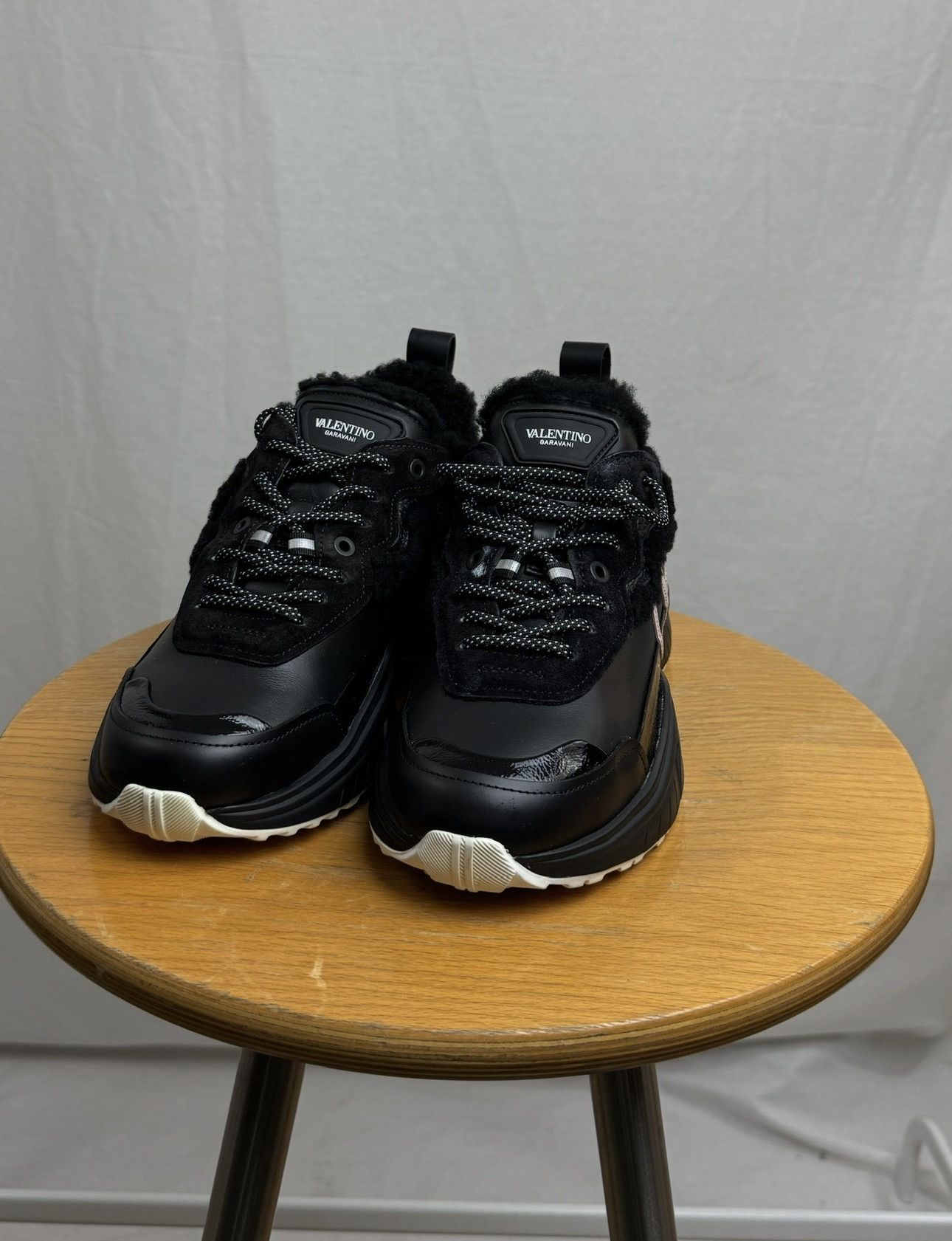 Valentino Valentino Shearling Sneakers Size US 7.5 / IT 37.5 - 6 Thumbnail