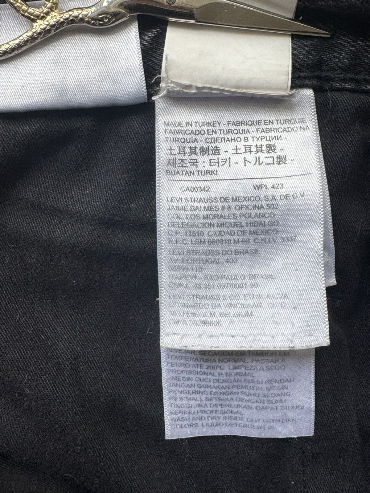 Vetements Vetements x Levi’s “615” Assymetrical Denim AW19 Size US 30 / EU 46 - 13 Thumbnail