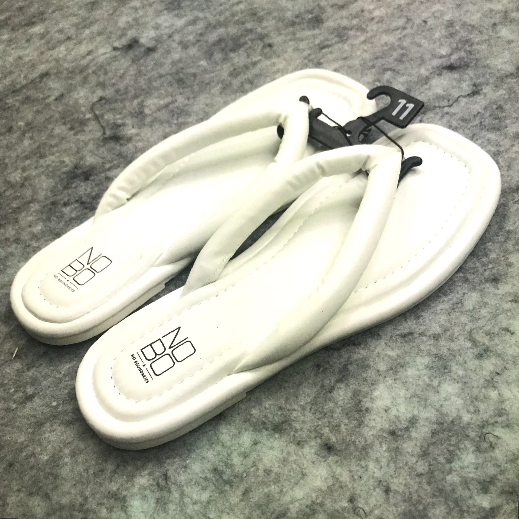 Vintage VINTAGE No Boundaries Womens Flip Flops Size 11 White Thong Cushioned Memory Foam Sandal Size US 11 / IT 41 - 3 Thumbnail