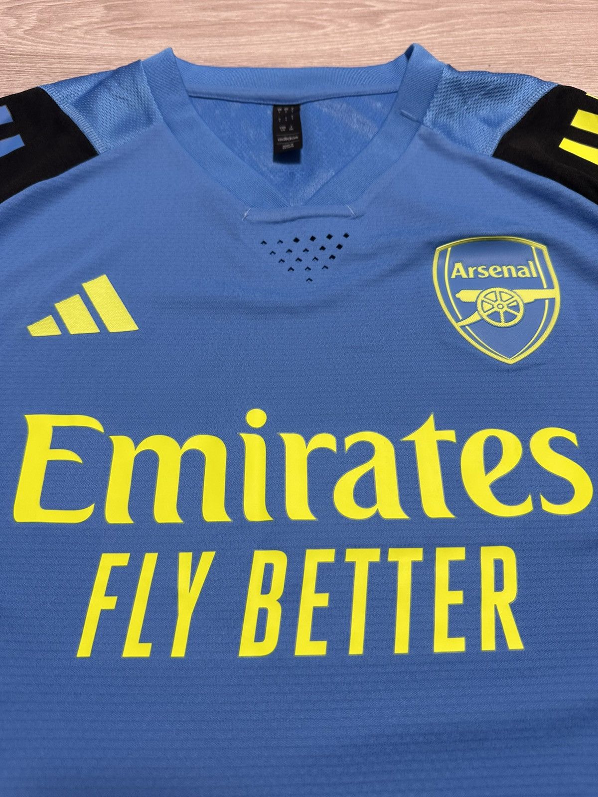 Adidas Adidas Soccer Jersey FC Arsenal London training shirt size L Size US L / EU 52-54 / 3 - 6 Thumbnail