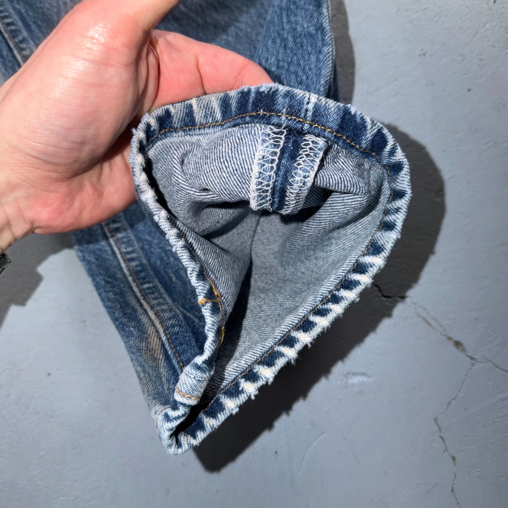 Levi's VINTAGE Levi's 501 Jeans - 90s USA, Straight Leg, Light Wash Blue, 38x30, 5-Pocket, Denim, Regular, Men / Adult, Button Closure, Cotton, Classic Fit Size US 38 / EU 54 - 4 Thumbnail