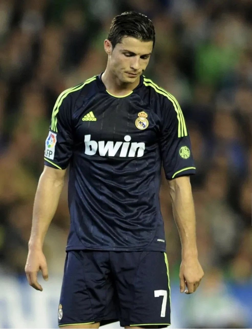 Adidas REAL MADRID 2012/2013 FOOTBALL AWAY JERSEY #7 RONALDO Size US S / EU 44-46 / 1 - 11 Thumbnail
