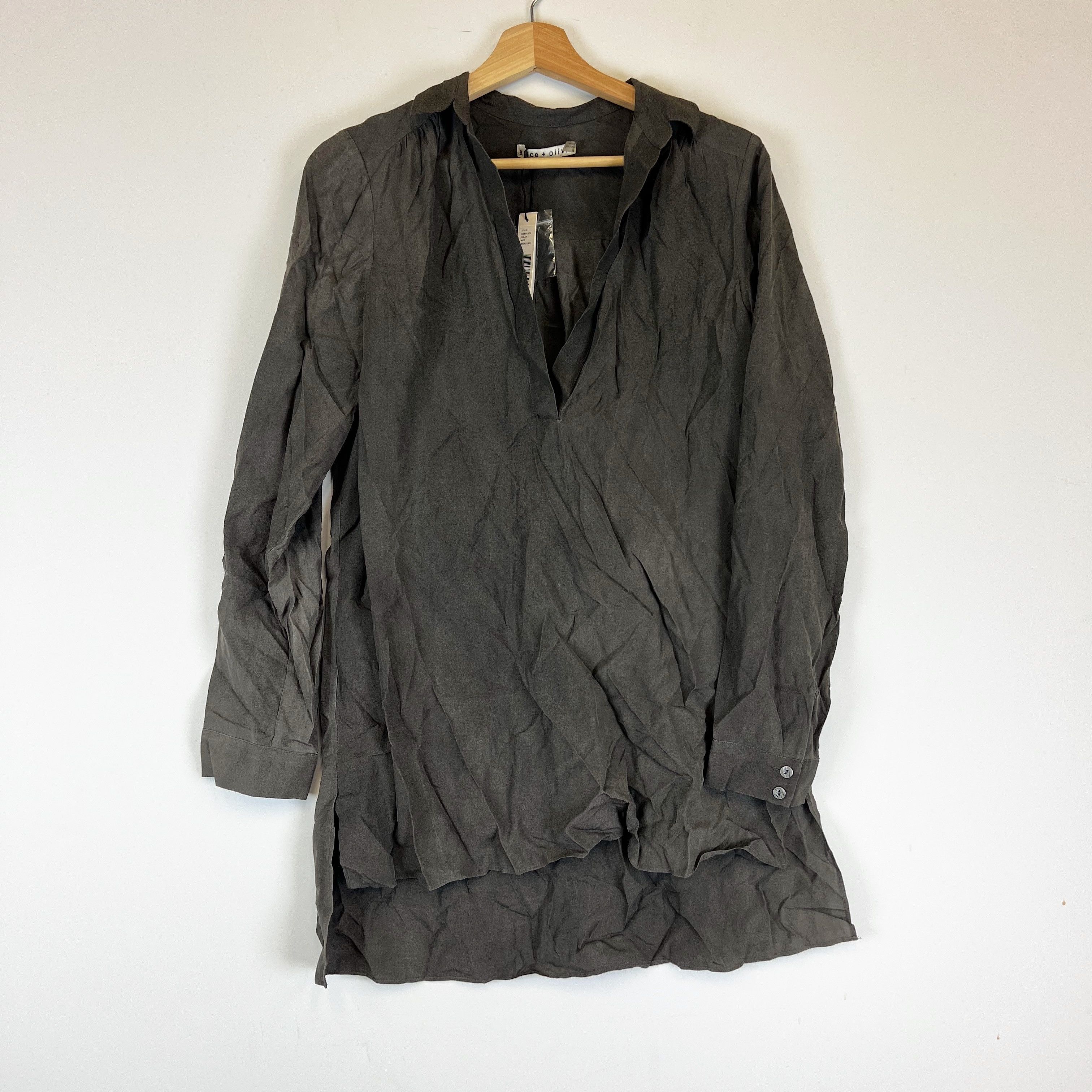 Alice + Olivia NEW Alice And Olivia Silk Chiffon V Neck Long Size M / US 6-8 / IT 42-44 - 1 Thumbnail