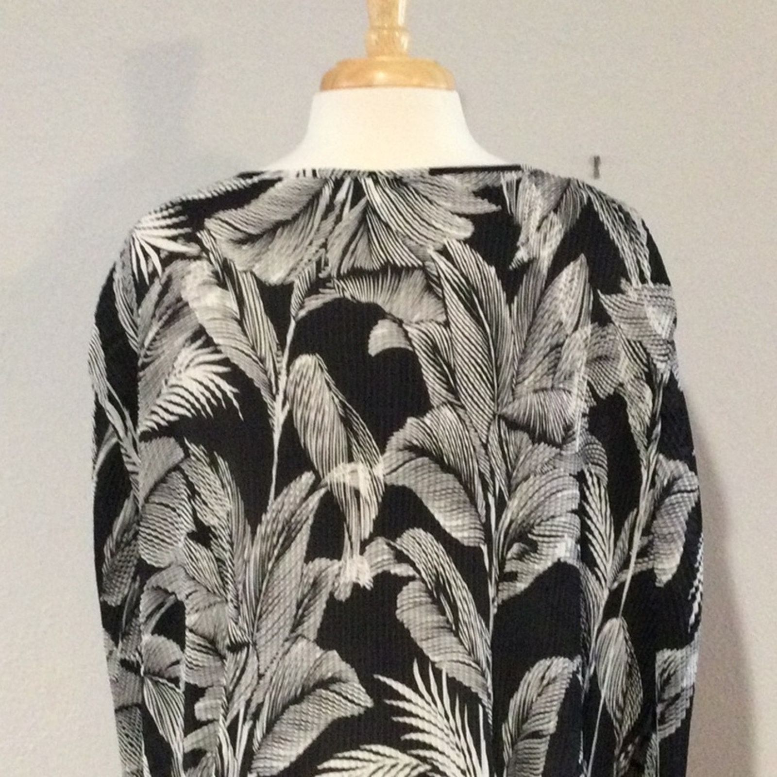 Other Catherines Multicolor Stretch Beaded Blouse Size 3X 26/28W Size 3XL / US 20-22 - 10 Thumbnail