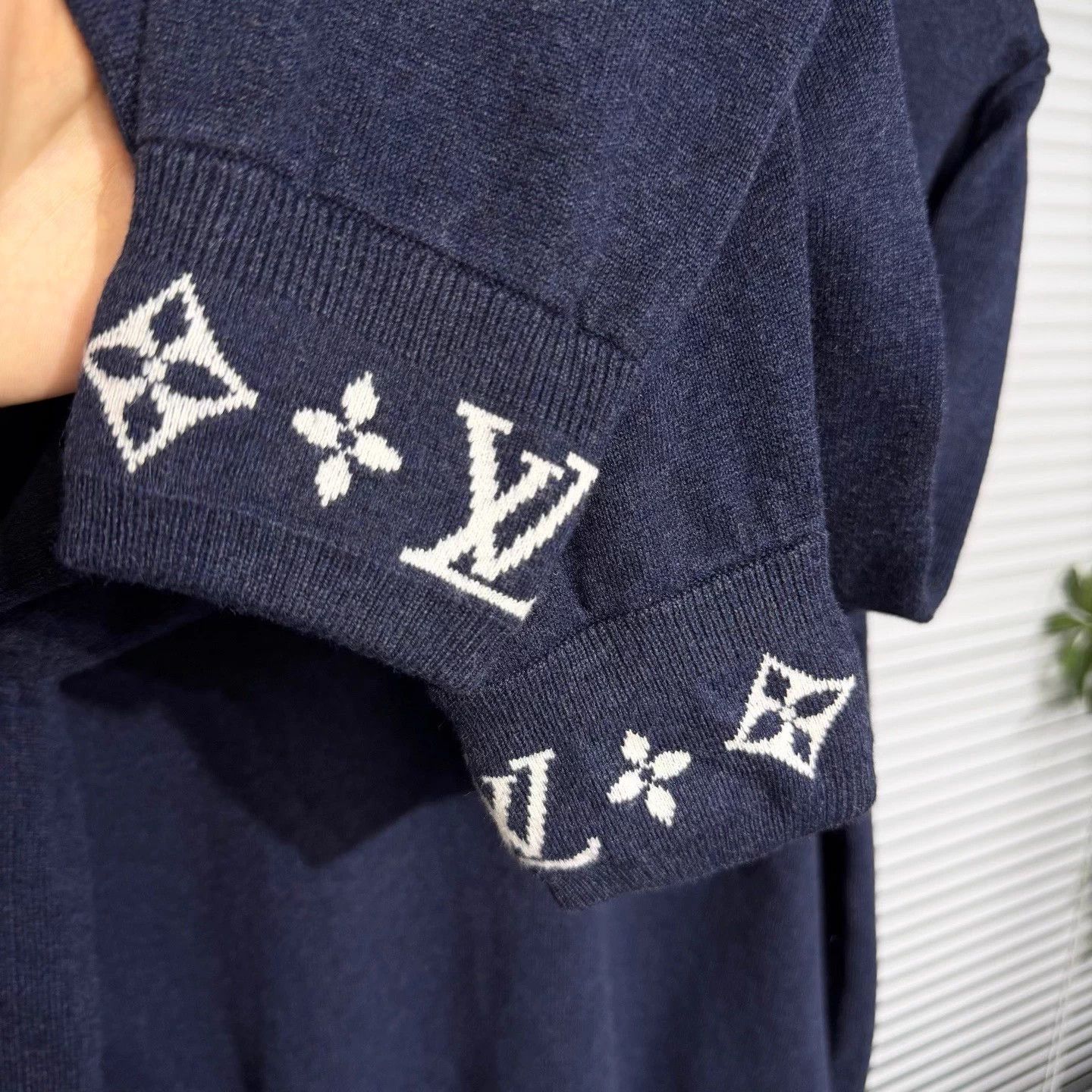 Louis Vuitton LV SKI cashmere sweater navy S Size S / US 4 / IT 40 - 4 Thumbnail