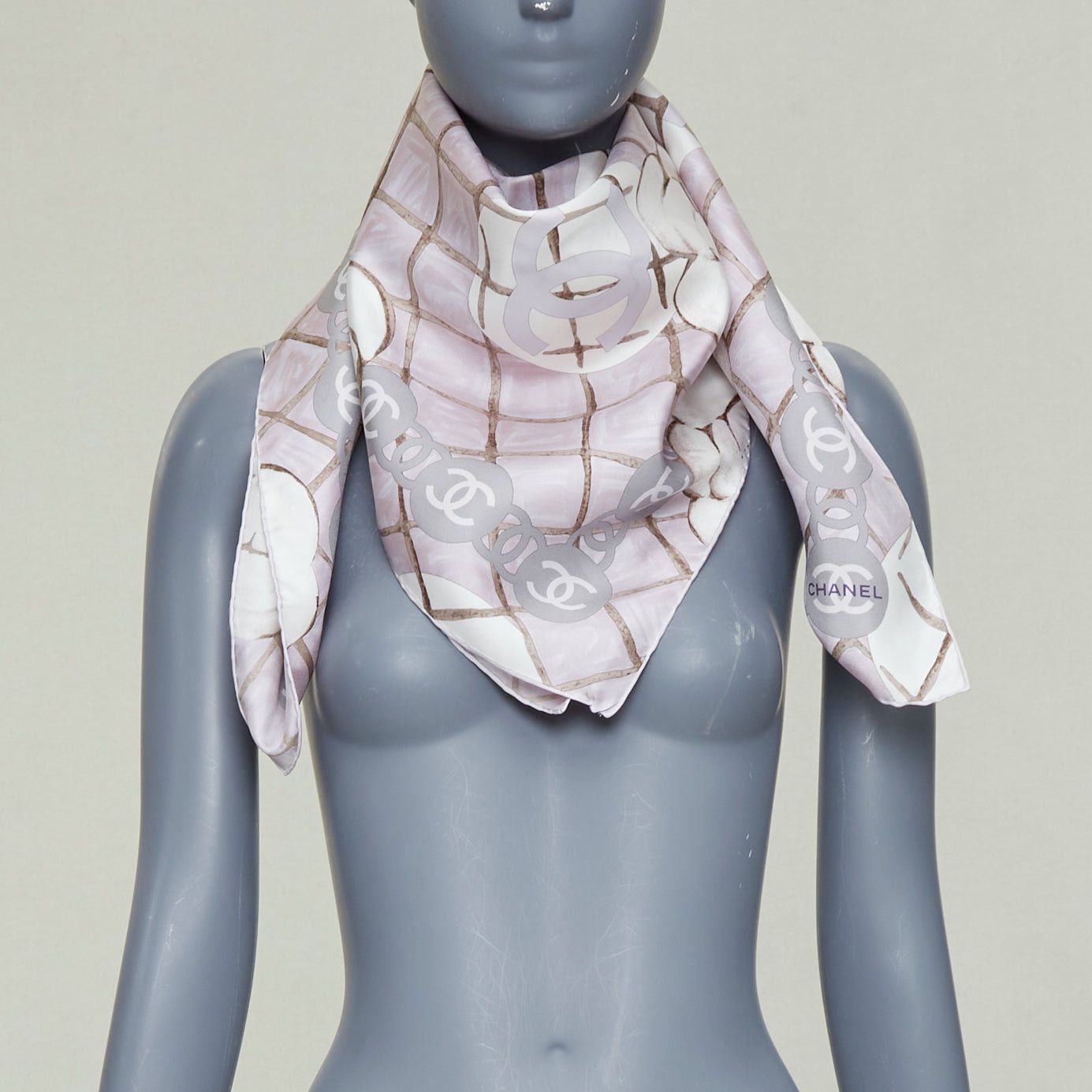 Chanel CHANEL 100% silk pink grey CC logo camellia flowers checkered pearl print scarf 85cm Size ONE SIZE - 1 Thumbnail
