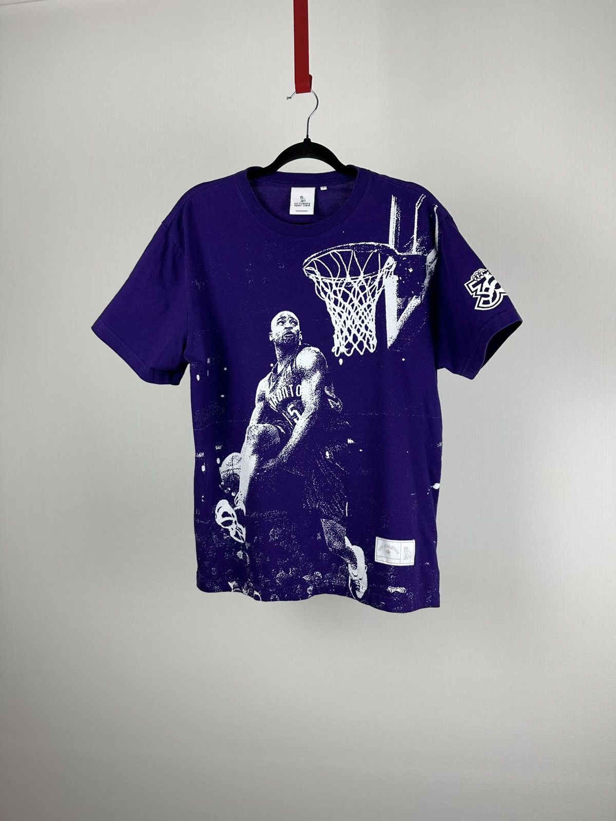 October's Very Own OVO x Raptors Vince Carter Dunk Tee Purple NBA Drake Collab Size US S / EU 44-46 / 1 - 3 Thumbnail